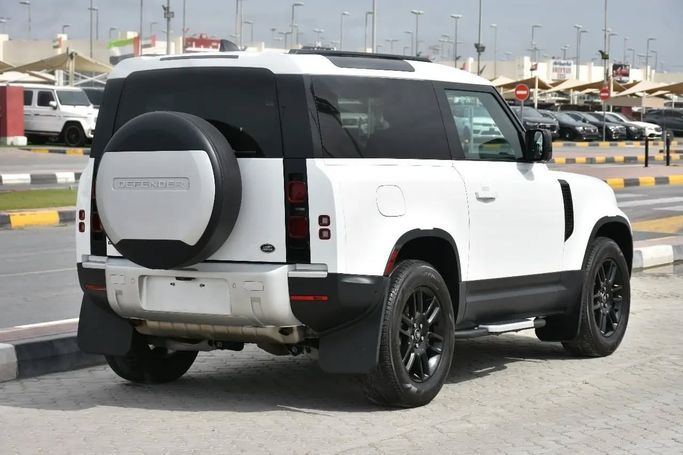 Подержанный Land Rover Defender 90 II, 3.0 л, 2023 в Шардже от Alfaris Used Cars Белый цвет. Other | AUTO.AE