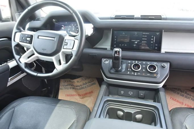 Подержанный Land Rover Defender 110 II, 3.0 л, 2021 в Шардже от Alfaris Used Cars Черный цвет. Other | AUTO.AE