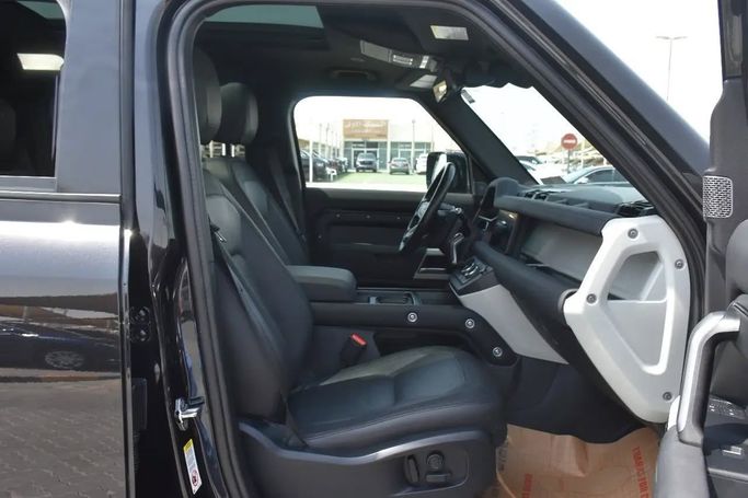 Подержанный Land Rover Defender 110 II, 3.0 л, 2021 в Шардже от Alfaris Used Cars Черный цвет. Other | AUTO.AE