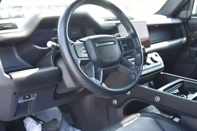 Подержанный Land Rover Defender 110 II, 3.0 л, 2022 в Шардже от Alfaris Used Cars Коричневый цвет. Other | AUTO.AE