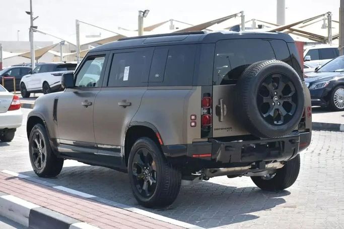 Подержанный Land Rover Defender 110 II, 3.0 л, 2022 в Шардже от Alfaris Used Cars Коричневый цвет. Other | AUTO.AE