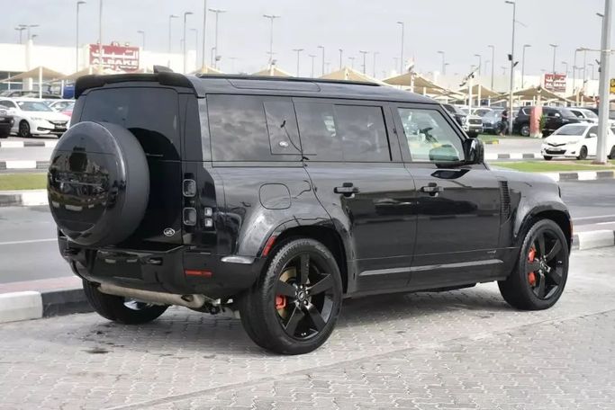 Подержанный Land Rover Defender 110 II, 2.0 л, 2021 в Шардже от Alfaris Used Cars Черный цвет. Other | AUTO.AE
