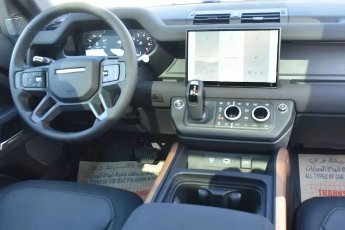 Подержанный Land Rover Defender 110 II, 3.0 л, 2022 в Шардже от Alfaris Used Cars Черный цвет.  | AUTO.AE