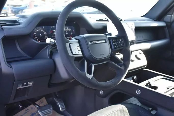 Новый Land Rover Defender 110 II, 5.0 л, 2022 в Шардже от Alfaris Used Cars Черный цвет. Other | AUTO.AE
