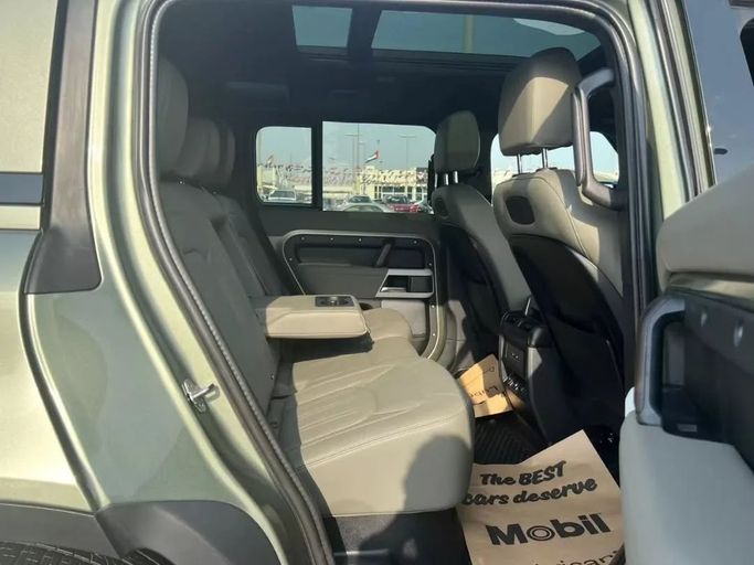 Подержанный Land Rover Defender 110 II, 3.0 л, 2022 в Шардже от Alfaris Used Cars Бежевый цвет. Other | AUTO.AE