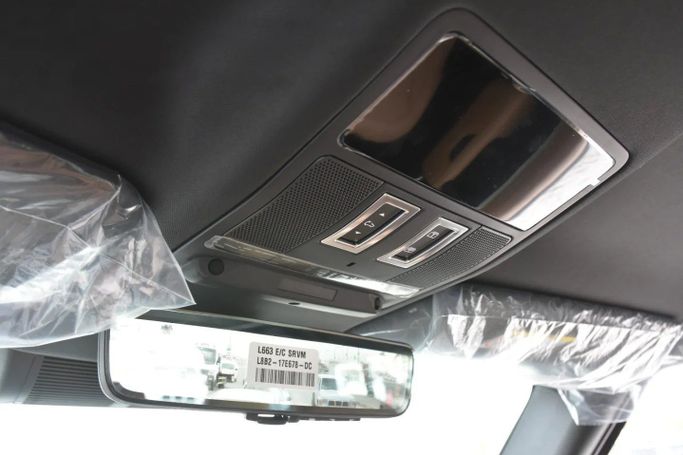 Подержанный Land Rover Defender 110 II, 3.0 л, 2025 в Шардже от Alfaris Used Cars Серый цвет. Other | AUTO.AE