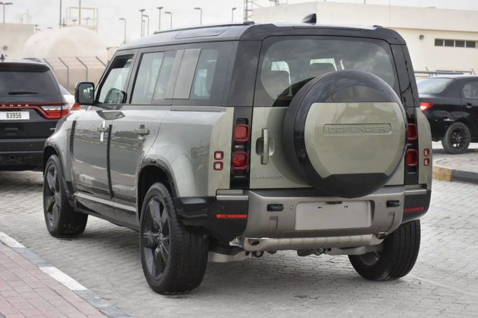 Подержанный Land Rover Defender 110 II, 3.0 л, 2025 в Шардже от Alfaris Used Cars Серый цвет. Other | AUTO.AE