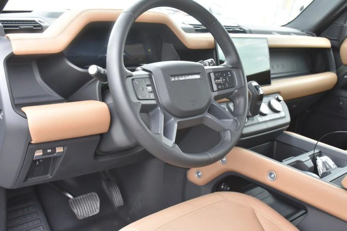 Подержанный Land Rover Defender 110 II, 3.0 л, 2025 в Шардже от Alfaris Used Cars Серый цвет. Other | AUTO.AE