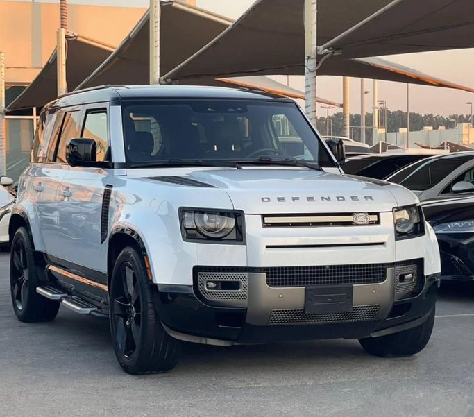 Used Land Rover Defender P400 II, 3.0 l, 2021 in Sharjah by Al Nukhba Al Malakyah Used Cars, White color. American Specs | AUTO.AE