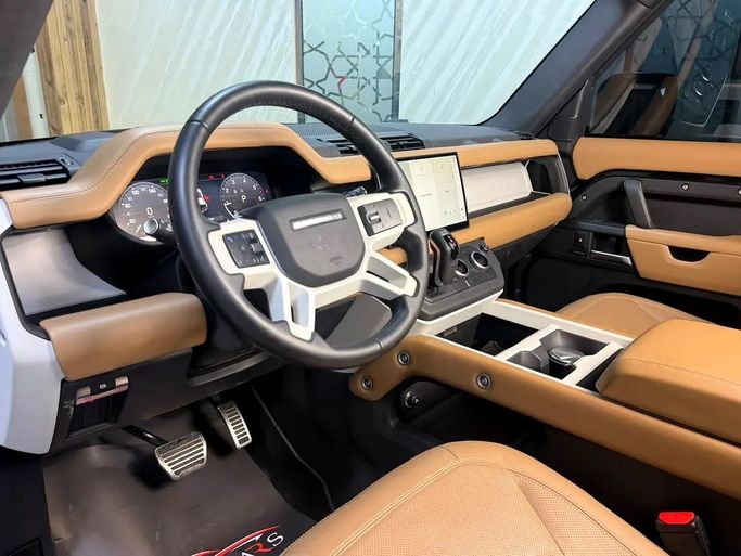 Used Land Rover Defender 110 II (L663), 3.0 l, 2025 in UAE, Sharjah by Speedcars, Black color. GCC Specs | AUTO.AE | Listing #295636 — photo 17 of 19