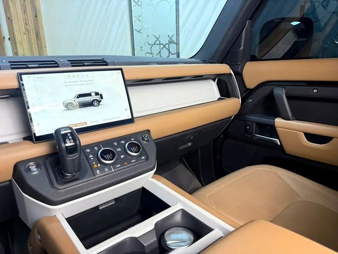 Used Land Rover Defender 110 II (L663), 3.0 l, 2025 in UAE, Sharjah by Speedcars, Black color. GCC Specs | AUTO.AE | Listing #295636 — photo 18 of 19