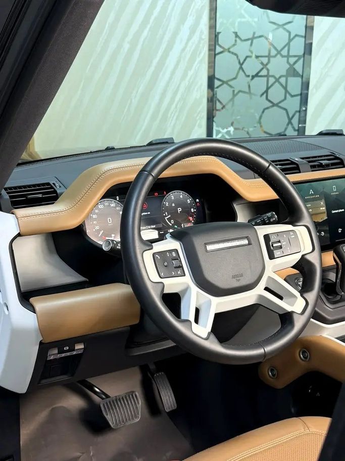 Used Land Rover Defender 110 II (L663), 2.0 l, 2025 in UAE, Sharjah by Speedcars, Grey color. GCC Specs | AUTO.AE | Listing #295638 — photo 11 of 17