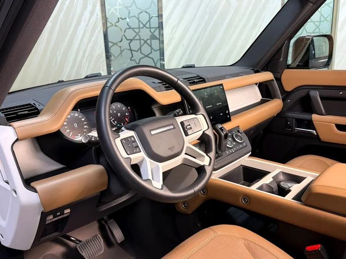 Used Land Rover Defender 110 II (L663), 2.0 l, 2025 in UAE, Sharjah by Speedcars, Grey color. GCC Specs | AUTO.AE | Listing #295638 — photo 14 of 17