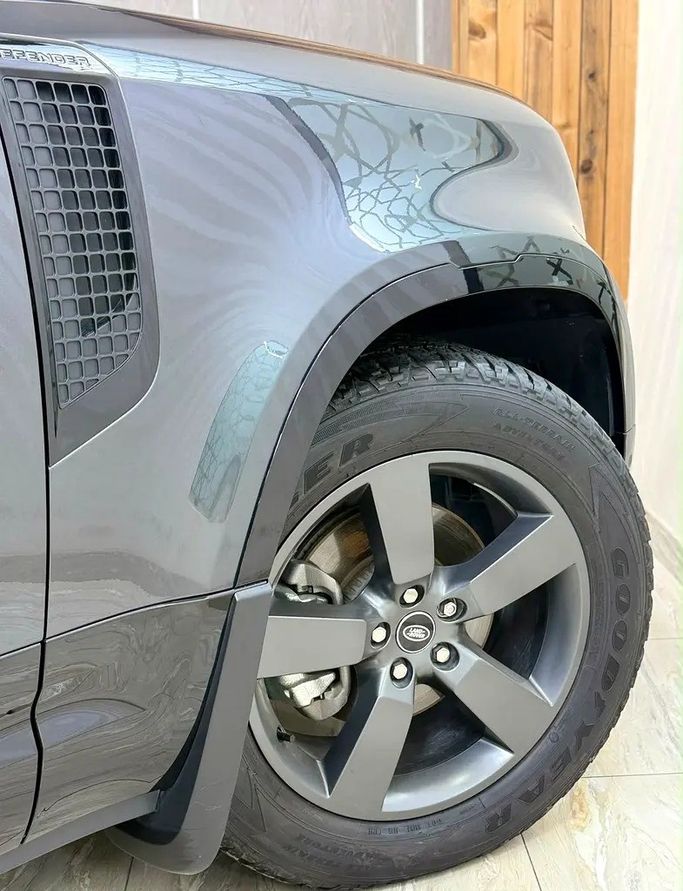 Used Land Rover Defender 110 II (L663), 2.0 l, 2025 in UAE, Sharjah by Speedcars, Grey color. GCC Specs | AUTO.AE | Listing #295638 — photo 7 of 17