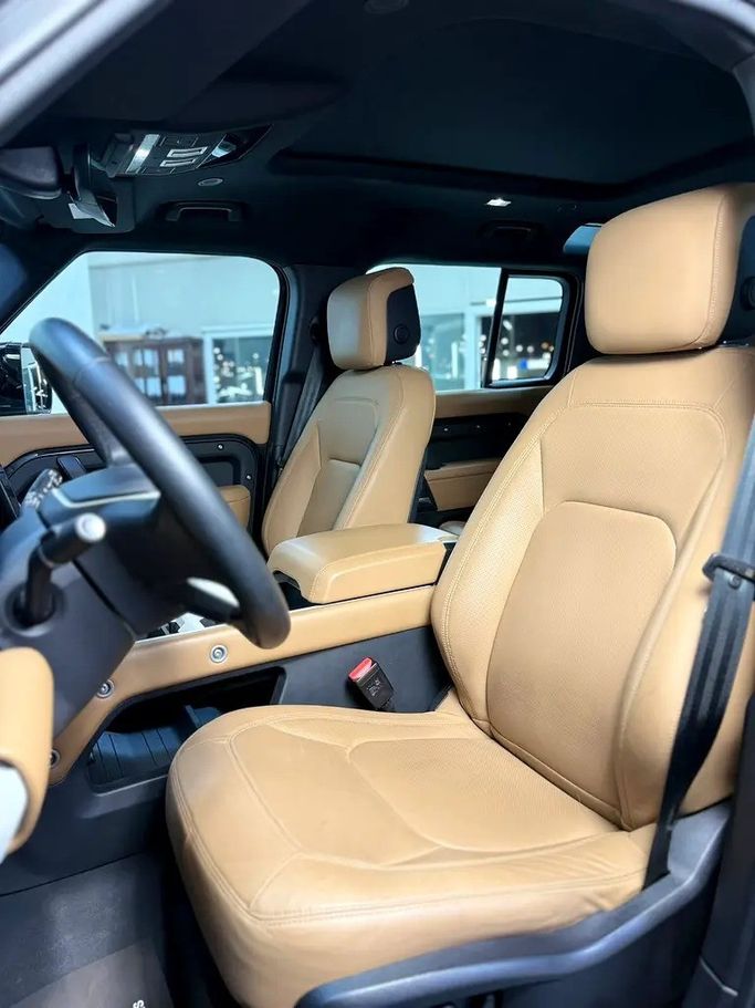 Used Land Rover Defender 110 II (L663), 2.0 l, 2025 in UAE, Sharjah by Speedcars, Grey color. GCC Specs | AUTO.AE | Listing #295638 — photo 9 of 17