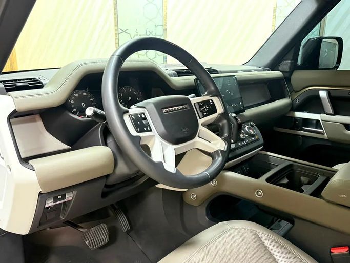 مستعملة Land Rover Defender 110 ثانياً، 3.0 لتر، 2024 في الإمارات، الشارقة من Speedcars، اللون بني. مواصفات الخليج | AUTO.AE | إعلان #295671 — صورة 11 من 17