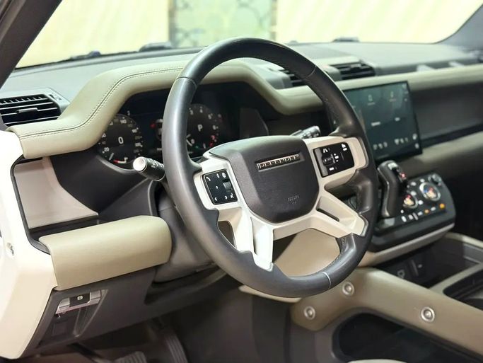مستعملة Land Rover Defender 110 ثانياً، 3.0 لتر، 2024 في الإمارات، الشارقة من Speedcars، اللون بني. مواصفات الخليج | AUTO.AE | إعلان #295671 — صورة 12 من 17