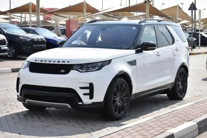 Подержанный Land Rover Discovery P360 V, 3.0 л, 2019 в Шардже от Alfaris Used Cars Белый цвет. Other | AUTO.AE