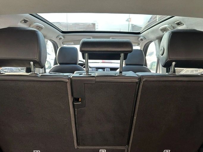 Used Land Rover Discovery P360 V, 3.0 l, 2016 in Sharjah by Laqtah Used Cars, Black color. American Specs | AUTO.AE