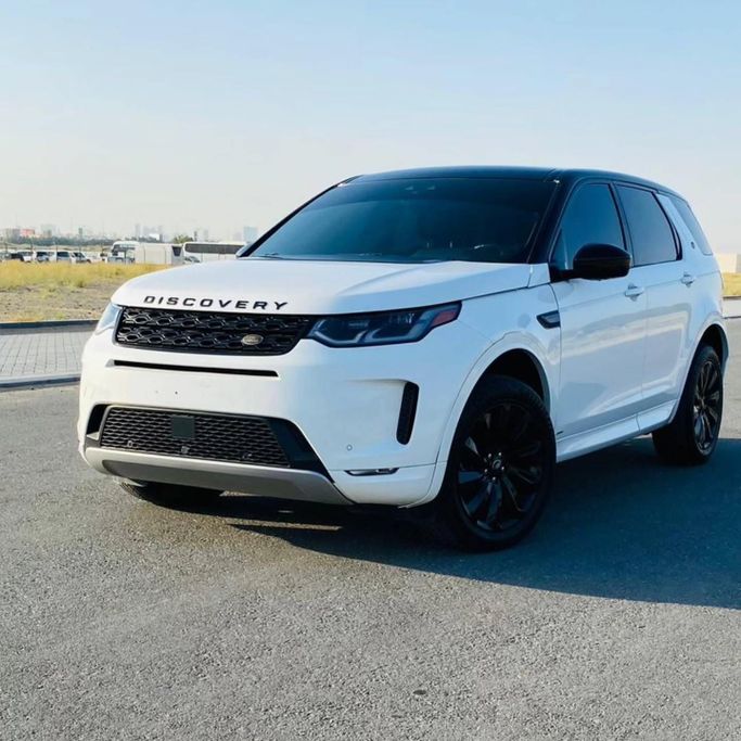 Подержанный Land Rover Discovery P300 V Рестайлинг, 2.0 л, 2020 в Шардже от Sarmad Cars Белый цвет. Other | AUTO.AE