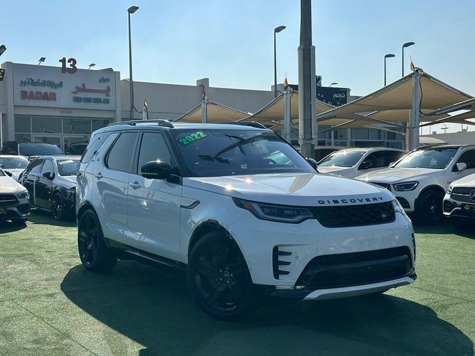 Used Land Rover Discovery P360 V Facelift, 3.0 l, 2022 in Sharjah by Badar Used Cars, White color.  | AUTO.AE