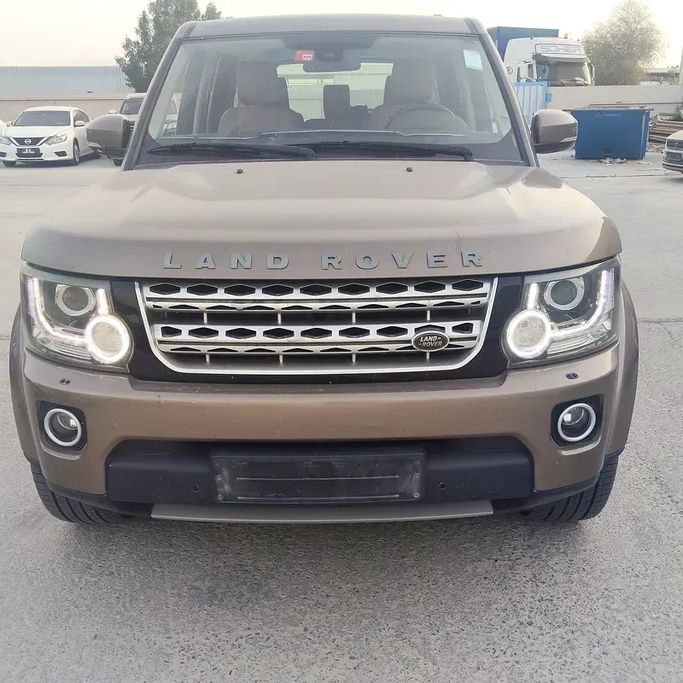 Подержанный Land Rover Discovery P340 IV Рестайлинг, 3.0 л, 2016 в Шардже от Najm Al Shamal Used Cars Коричневый цвет. GCC | AUTO.AE | Объявление #273572