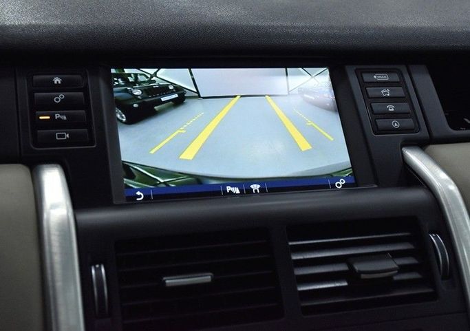 Подержанный Land Rover Discovery Sport I, 2.0 л, 2018 в Шардже от Honey Gidosha Used Cars Tr. Черный цвет.  | AUTO.AE