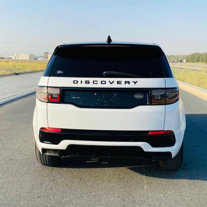 Подержанный Land Rover Discovery Sport P360 V Рестайлинг, 3.0 л, 2020 в Шардже от Sarmad Cars Белый цвет. Other | AUTO.AE