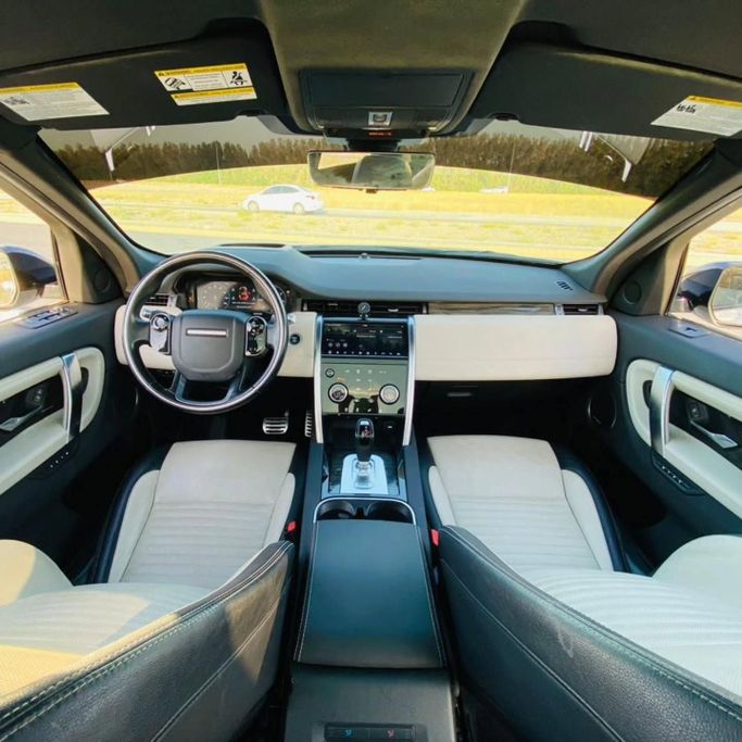 Подержанный Land Rover Discovery Sport P360 V Рестайлинг, 3.0 л, 2020 в Шардже от Sarmad Cars Белый цвет. Other | AUTO.AE