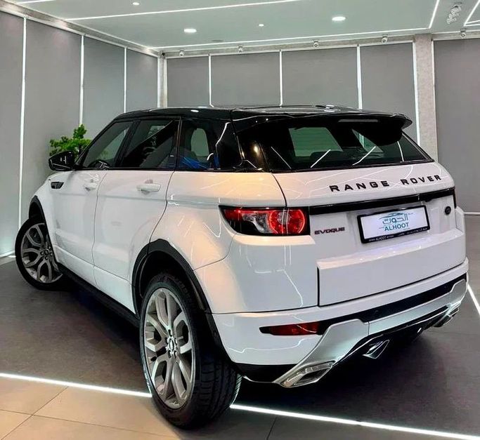 Подержанный Land Rover Range Rover Evoque P240 I Рестайлинг, 2.0 л, 2016 в Шардже от Ayoon Alhoot Motors Белый цвет. GCC | AUTO.AE