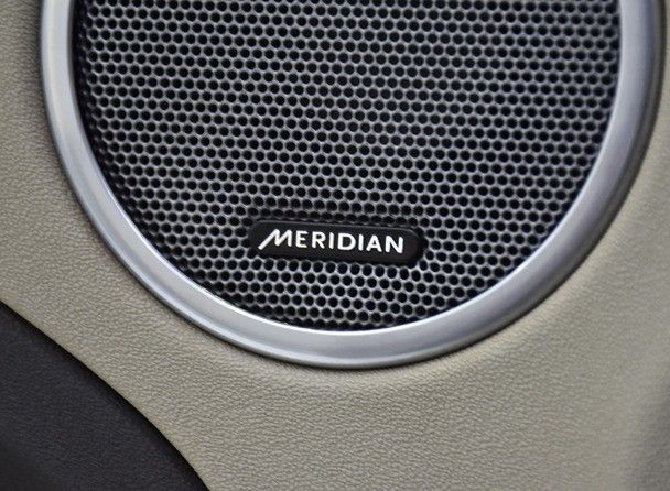 Подержанный Land Rover Range Rover Evoque P240 I Рестайлинг, 2.0 л, 2016 в Шардже от Honey Gidosha Used Cars Tr. Красный цвет.  | AUTO.AE