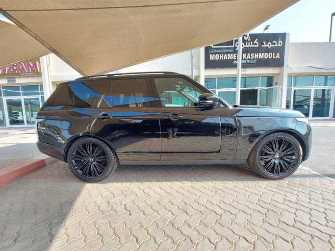 Used Land Rover Range Rover Evoque P160 II, 1.5 l, 2019 in Sharjah by MK Cars, Black color. American Specs | AUTO.AE