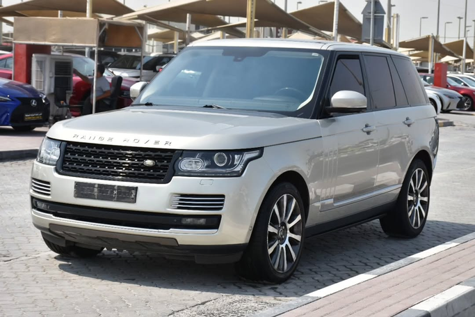 Подержанный Land Rover Range Rover Evoque P240 I, 2.0 л, 2013 в Шардже от Alfaris Used Cars Серебристый цвет. GCC | AUTO.AE