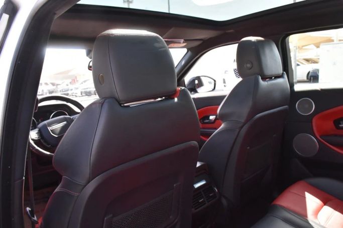 Подержанный Land Rover Range Rover Evoque P240 I Рестайлинг, 2.0 л, 2016 в Шардже от Alfaris Used Cars Белый цвет. Other | AUTO.AE