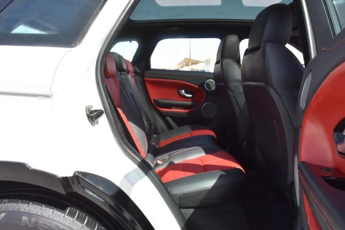 Подержанный Land Rover Range Rover Evoque P240 I Рестайлинг, 2.0 л, 2016 в Шардже от Alfaris Used Cars Белый цвет. Other | AUTO.AE