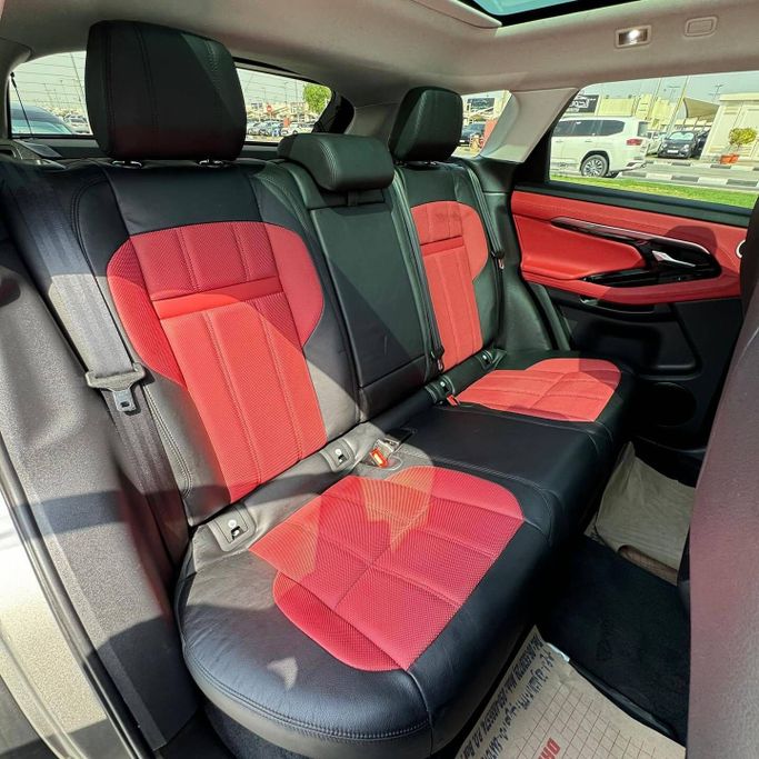 Подержанный Land Rover Range Rover Evoque P250 II, 2.0 л, 2020 в Шардже от Alfaris Used Cars Серый цвет. Other | AUTO.AE