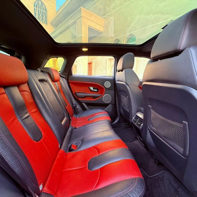 Подержанный Land Rover Range Rover Evoque P240 I, 2.0 л, 2015 в Шардже от Sarmad Cars Черный цвет. Other | AUTO.AE