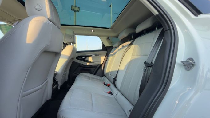 Подержанный Land Rover Range Rover Evoque P200 II, 2.0 л, 2020 в Шардже от Badar Used Cars Белый цвет. GCC | AUTO.AE
