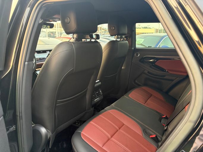 مستعملة Land Rover Range Rover Evoque P160 فيس ليفت الثاني، 1.5 لتر، 2023 في الإمارات، الشارقة من Lamer Motors، اللون أسود. المواصفات الأمريكية | AUTO.AE | إعلان #296080 — صورة 12 من 16