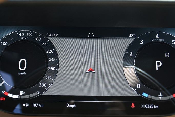 Подержанный Land Rover Range Rover P530 MHEV V, 4.4 л, 2024 в Шардже от Alfaris Used Cars Коричневый цвет.  | AUTO.AE
