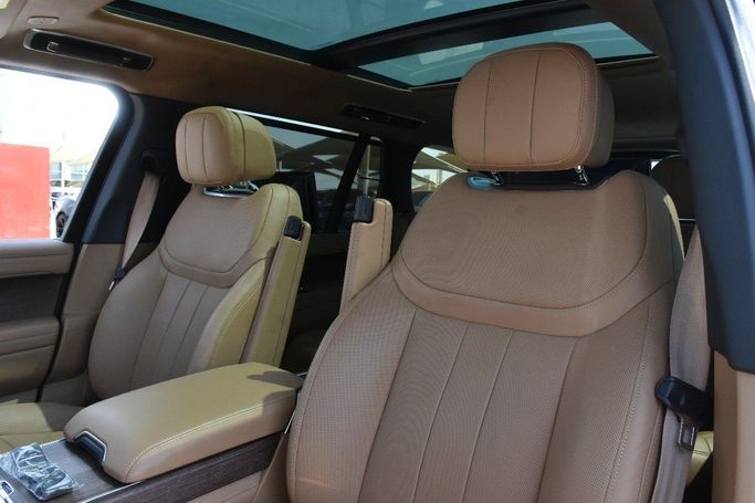 Подержанный Land Rover Range Rover P530 MHEV V, 4.4 л, 2023 в Шардже от Alfaris Used Cars Другой цвет цвет.  | AUTO.AE