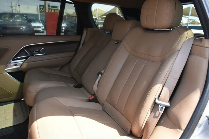 Подержанный Land Rover Range Rover P530 MHEV V, 4.4 л, 2023 в Шардже от Alfaris Used Cars Другой цвет цвет.  | AUTO.AE