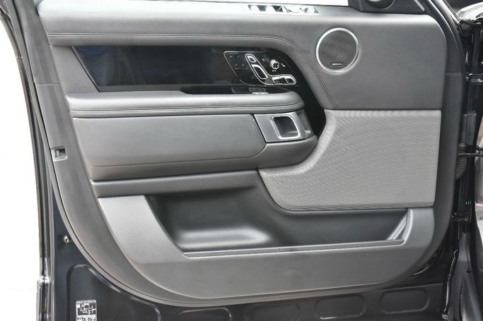 Подержанный Land Rover Range Rover D260 IV Рестайлинг, 3.0 л, 2019 в Шардже от Alfaris Used Cars Черный цвет.  | AUTO.AE