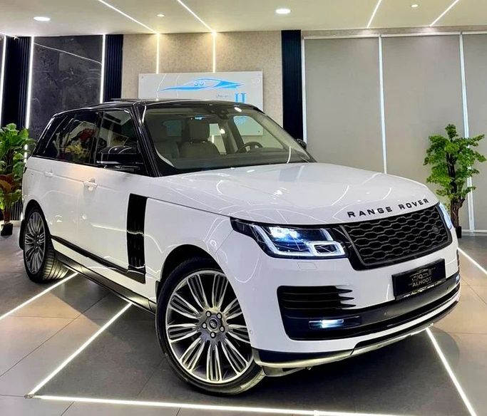 Подержанный Land Rover Range Rover D400 IV Рестайлинг, 3.0 л, 2019 в Шардже от Ayoon Alhoot Motors Белый цвет. GCC | AUTO.AE