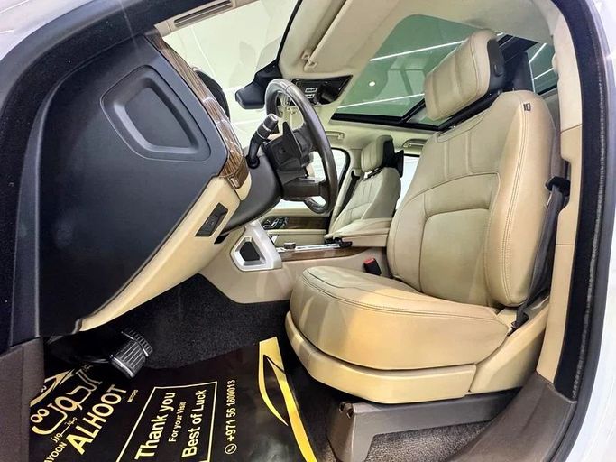 Подержанный Land Rover Range Rover D400 IV Рестайлинг, 3.0 л, 2019 в Шардже от Ayoon Alhoot Motors Белый цвет. GCC | AUTO.AE