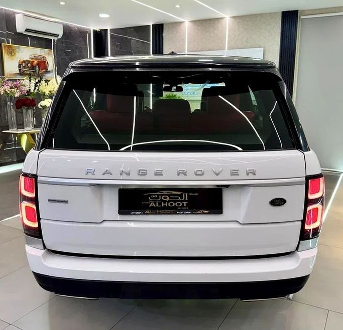 Подержанный Land Rover Range Rover D400 IV Рестайлинг, 3.0 л, 2017 в Шардже от Ayoon Alhoot Motors Белый цвет. GCC | AUTO.AE