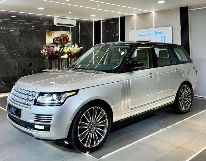 Подержанный Land Rover Range Rover P550 IV, 5.0 л, 2016 в Шардже от Ayoon Alhoot Motors Золотистый цвет. GCC | AUTO.AE