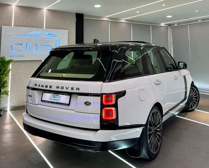 Подержанный Land Rover Range Rover P360 IV Рестайлинг, 3.0 л, 2019 в Шардже от Ayoon Alhoot Motors Белый цвет. GCC | AUTO.AE