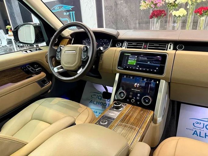 Подержанный Land Rover Range Rover P360 IV Рестайлинг, 3.0 л, 2019 в Шардже от Ayoon Alhoot Motors Белый цвет. GCC | AUTO.AE