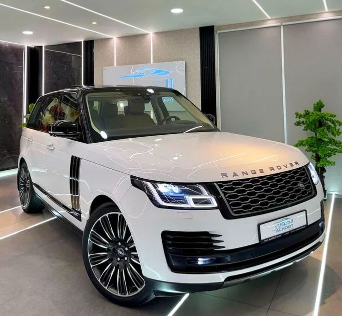 Подержанный Land Rover Range Rover P360 IV Рестайлинг, 3.0 л, 2019 в Шардже от Ayoon Alhoot Motors Белый цвет. GCC | AUTO.AE
